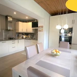 https://jolie-chambre-dans-belle-maison.hotels-rhonealpes.com
